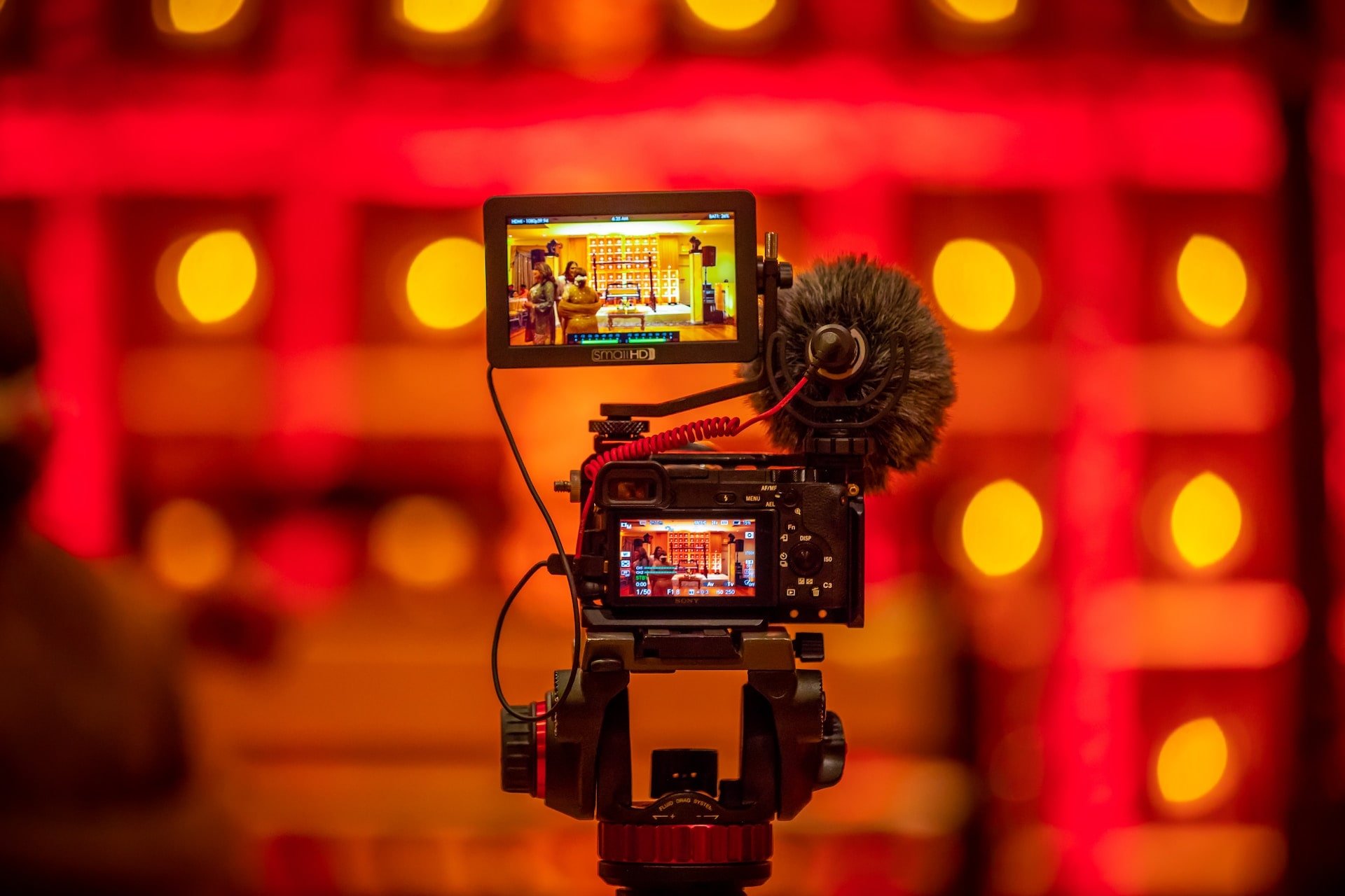 bokeh arka planla video çeken bir kamera