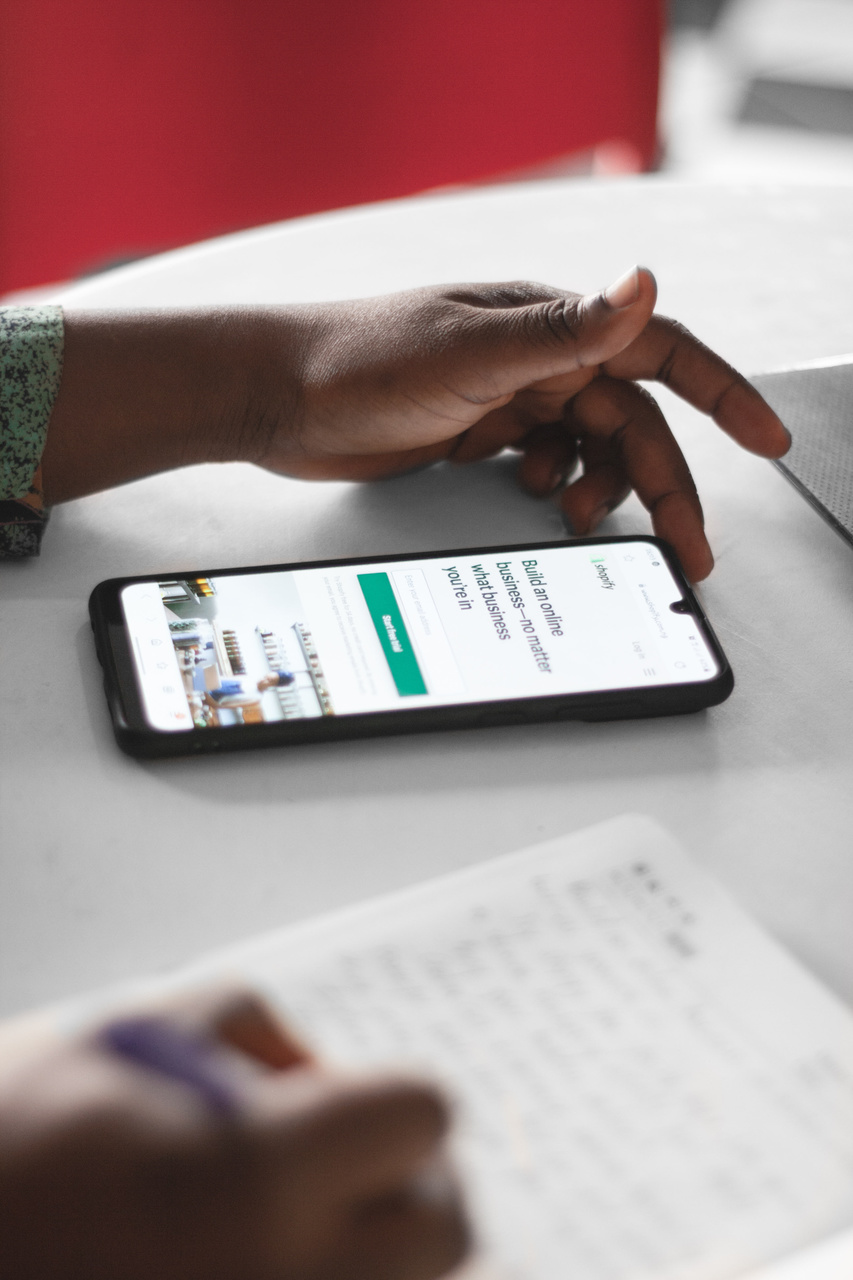Telefon üzerinden Shopify'de ne satılacağını incelemek