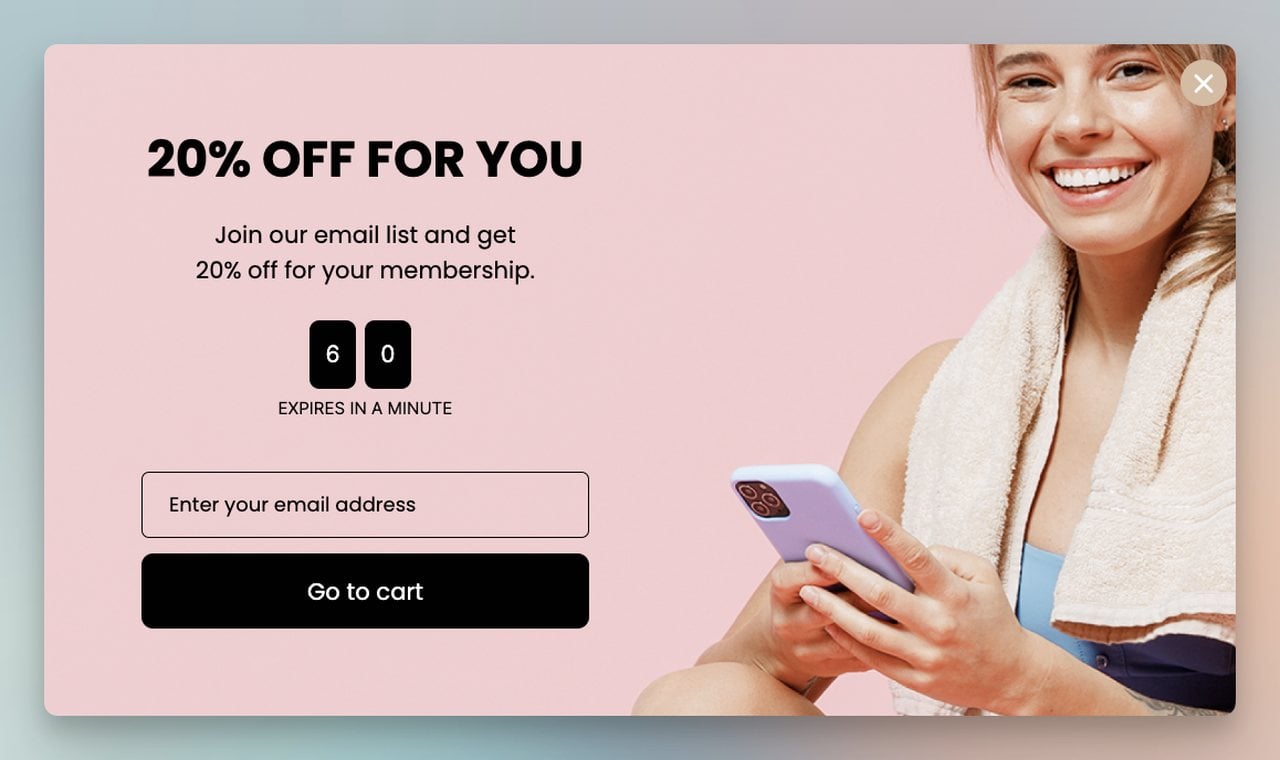 20% İNDİRİM SENİN için yazan bir metin ve spor kıyafetleri içinde bir kızın resmini içeren bir email listesi indirim pop-up örneği
