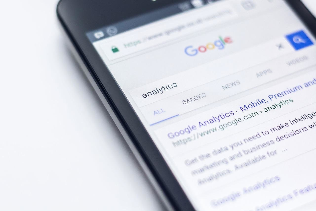 A mobile phone screenshot showing the Google search results page for the keyword “Analytics”