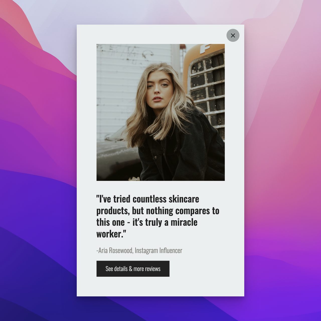 Bir cilt bakım ürünü hakkında bir kızın ve bir alıntının stok görselini gösteren Popupsmart'ın müşteri referans kampanyası için pop-up şablonu