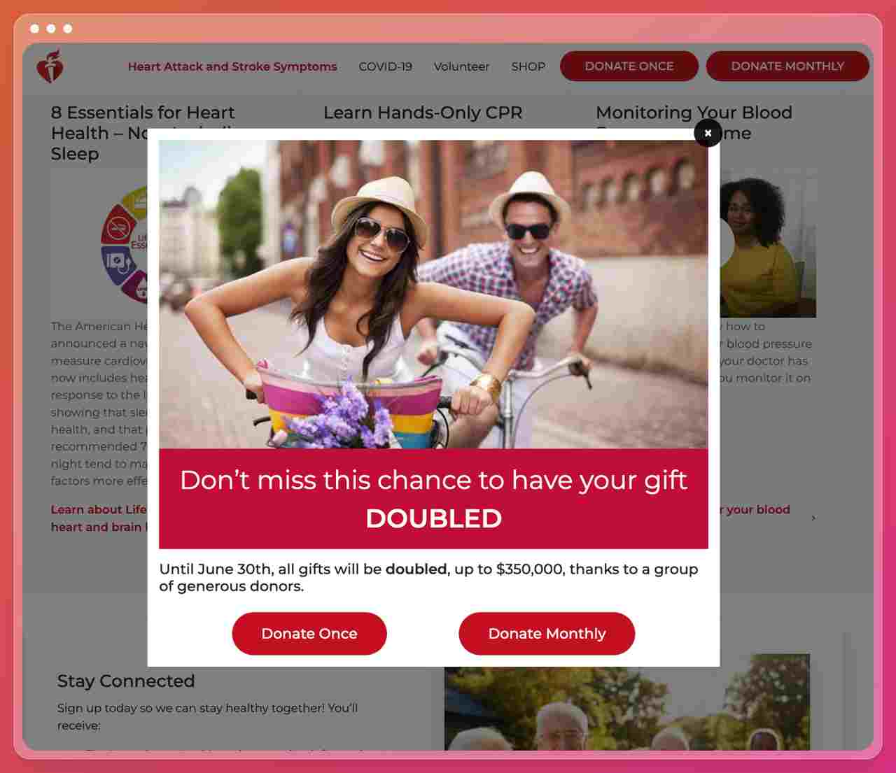 Bisiklet süren bir çiftin bulunduğu Amerikan Kalp Derneği'nin web sitesindeki bir pop-up ekran görüntüsü