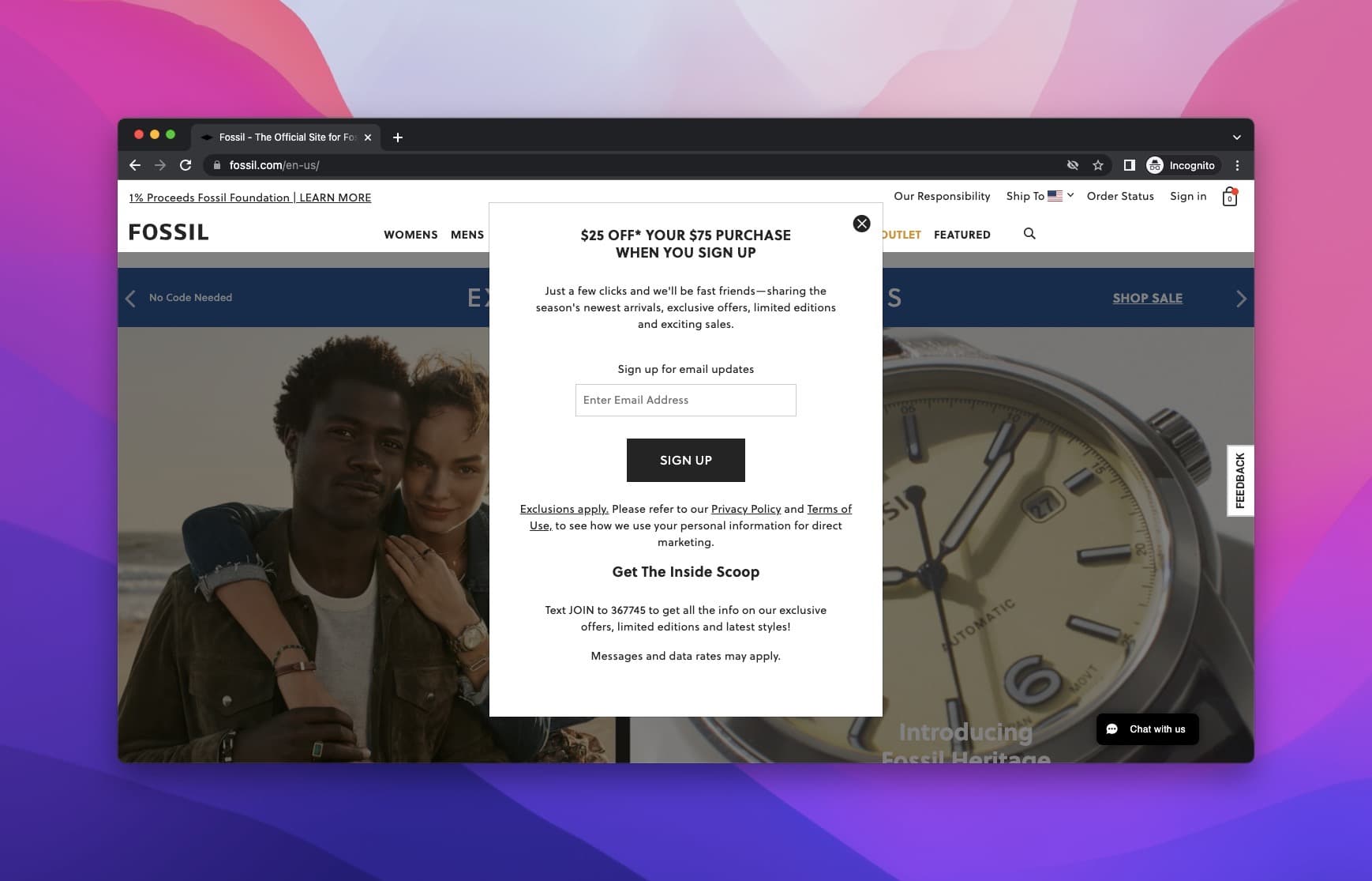 Anasayfada bir e-posta adresi karşılığında 25$ indirim sunan fossil popup örneği, arka planda saatini gösteren bir kadın fotoğrafı var