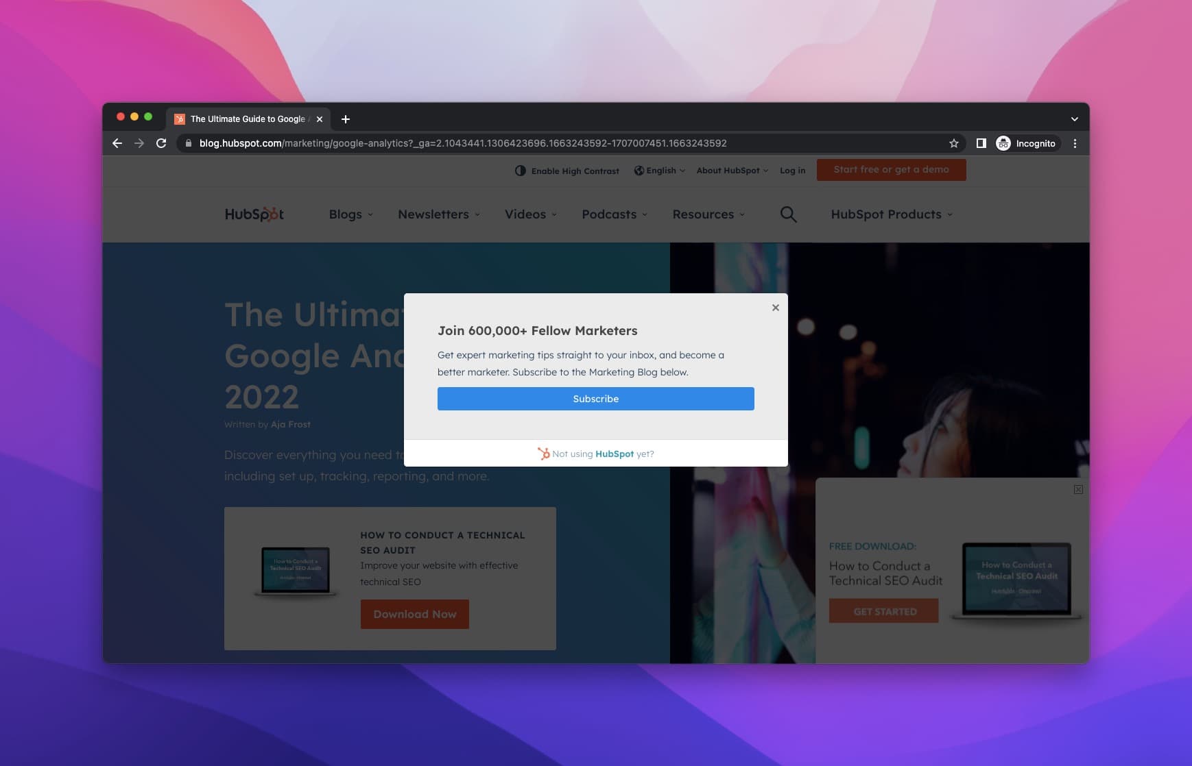 HubSpot'un koyu bir arka planda abonelik düğmesi ile görünen popup'ı