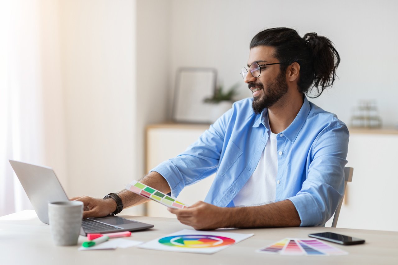 Man giving online courses as a digital product to sell on Shopify