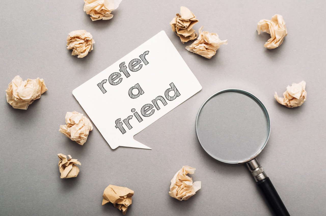 refer a friend speech bubble illustration representing DTC referral programs