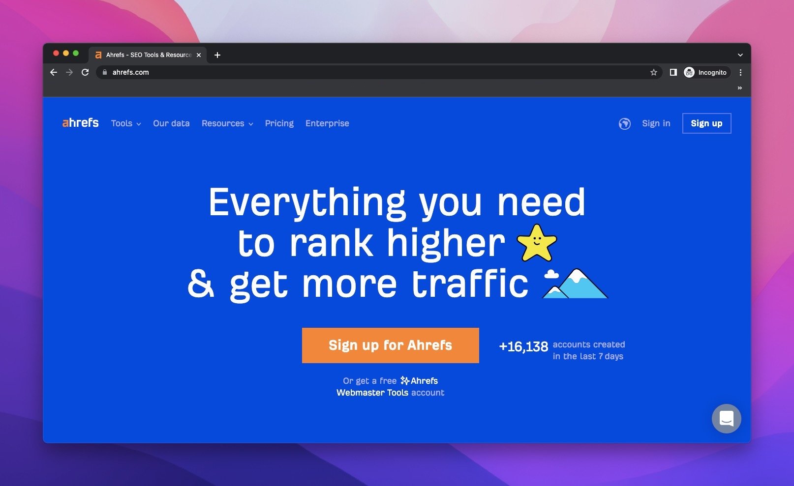 Ahrefs ana sayfası mavi merkezli web sayfası ile SEO denetimini teşvik ediyor