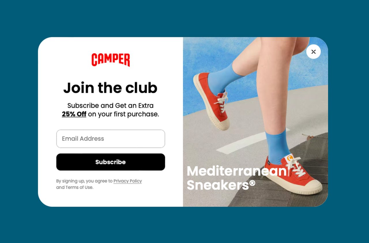 Mavi çorap ve beyaz-kırmızı ayakkabı giyen iki bacağı olan, yanında "Klübe Katıl" diyen bir e-posta onay kutusu bulunan bir pop-up örneği