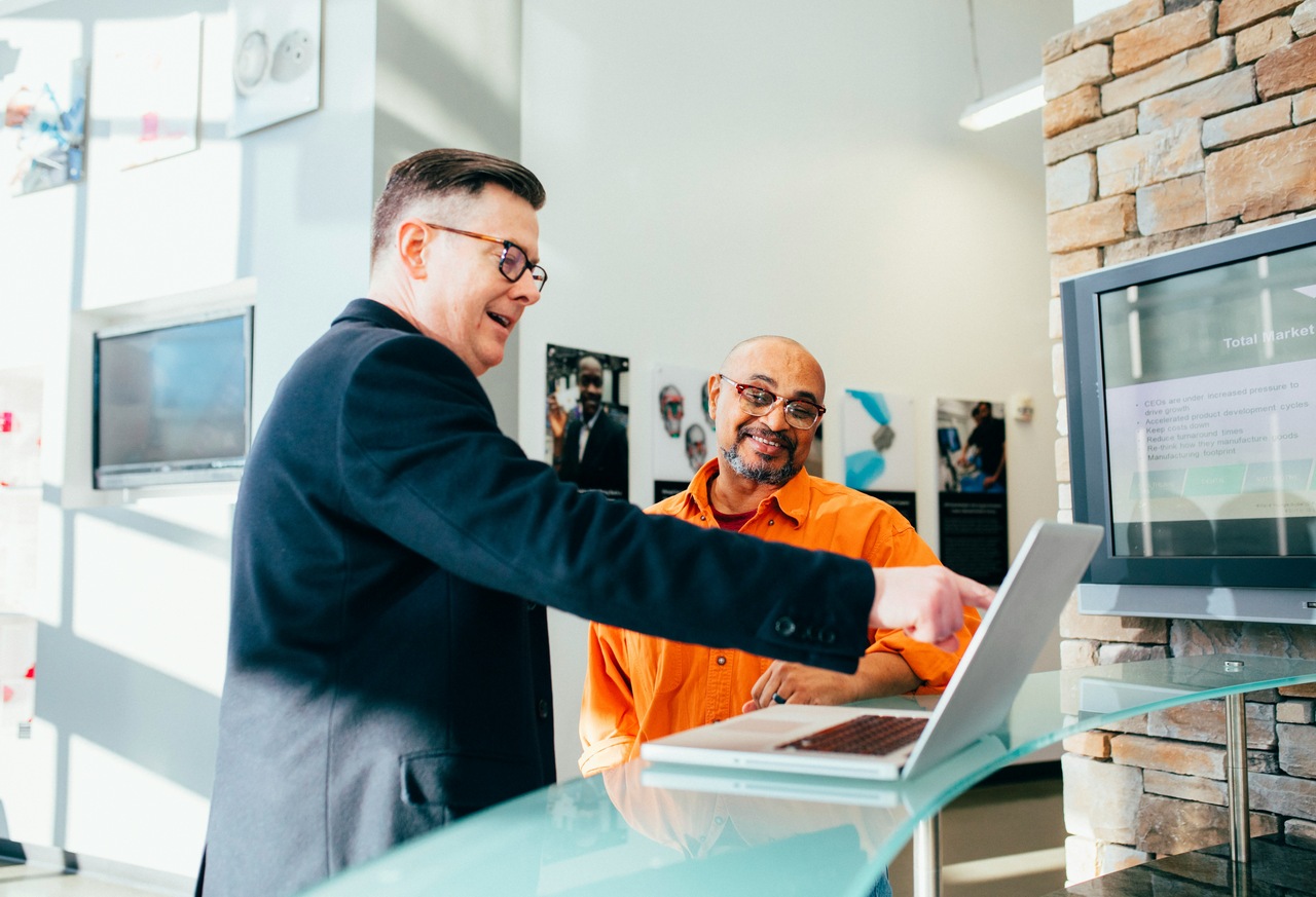 sales representative discussing a follow-up offer with a customer during a sales conversation