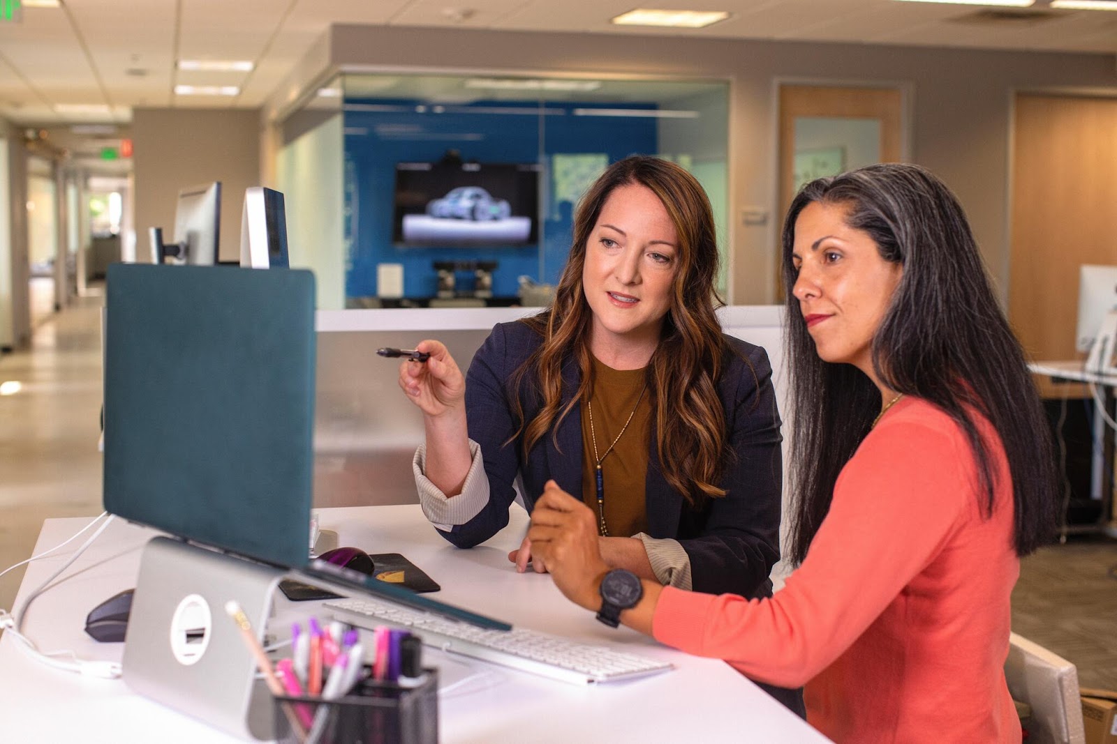 Image for the headline: "Actively Gather Feedback"