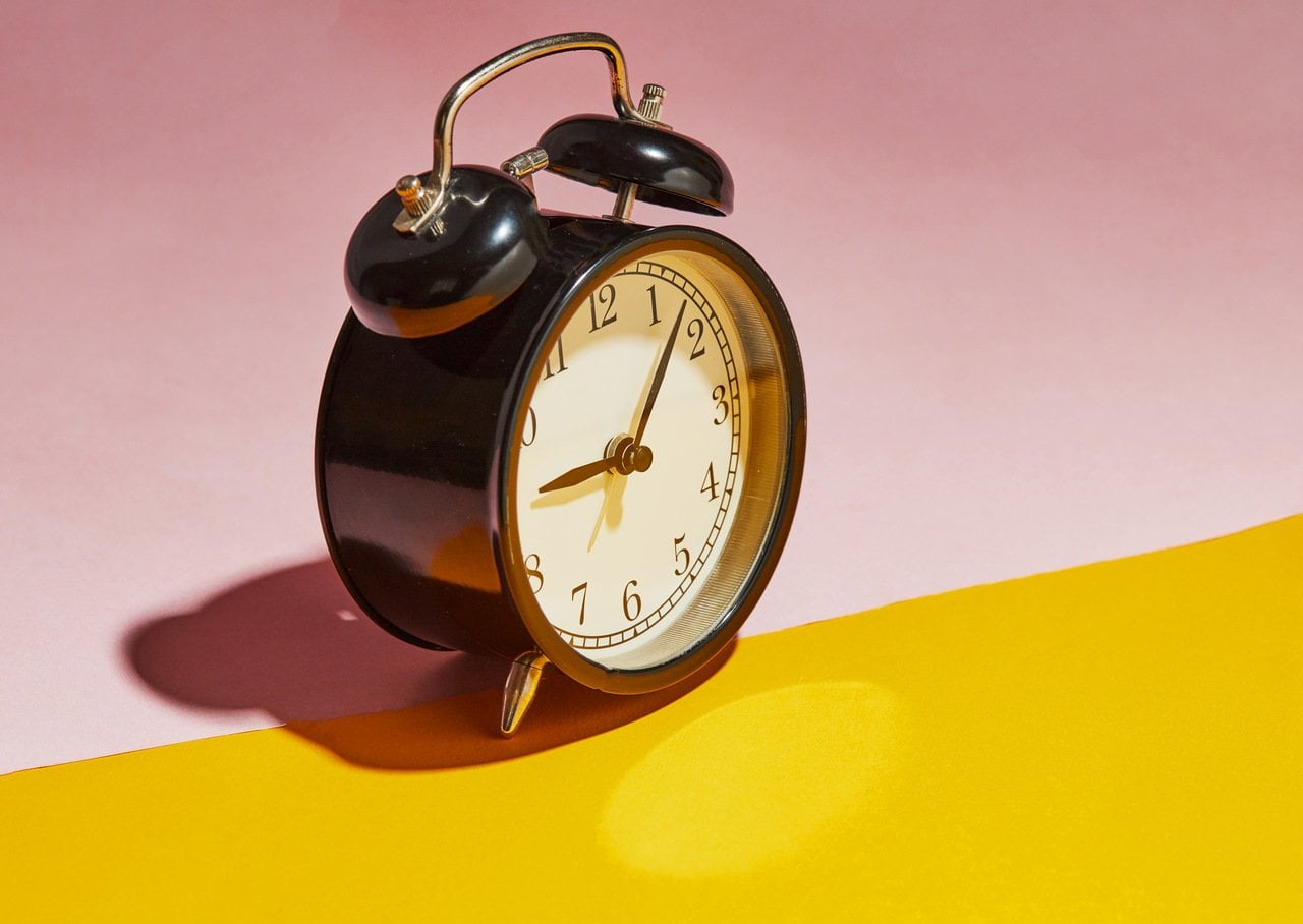 Countdown timer element on a coming soon landing page with yellow and pink background